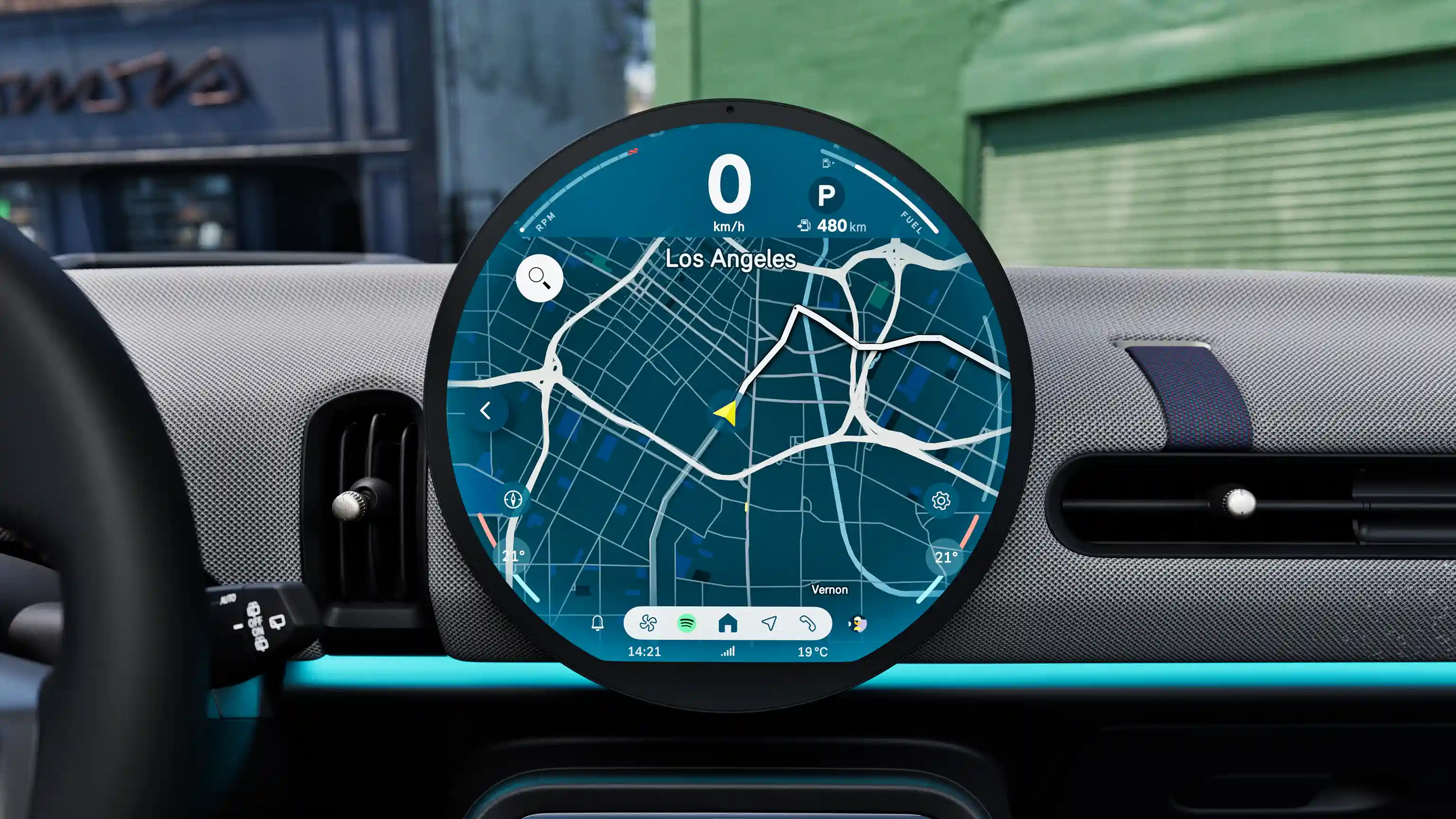 Visning af displayet på MINI Cooper 5-dørs, der viser navigationen