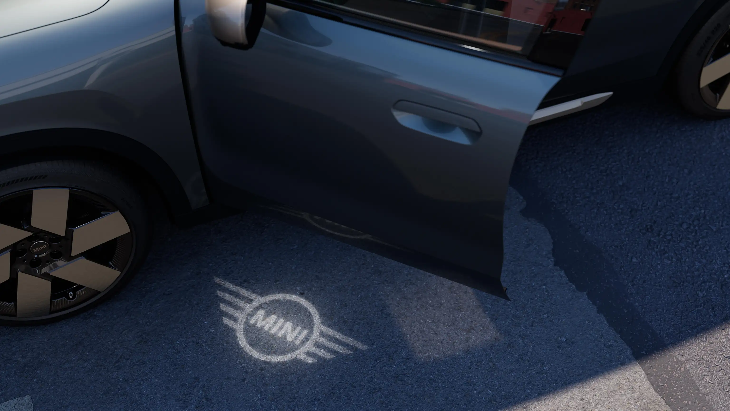 Fuldelektrisk MINI Countryman – Dørprojektion
