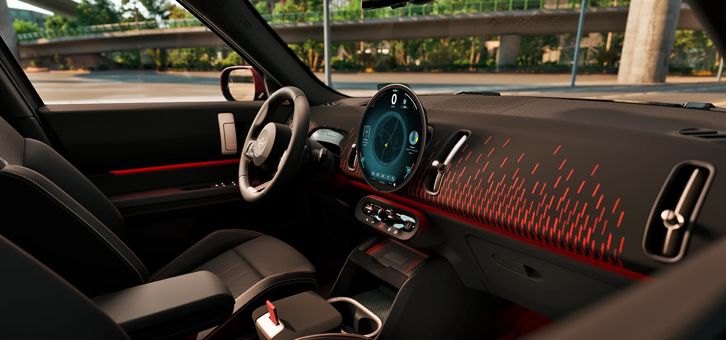 Billede af kabinen i MINI Countryman set fra siden med John Cooper Works Trim på med instrumentbrættet.