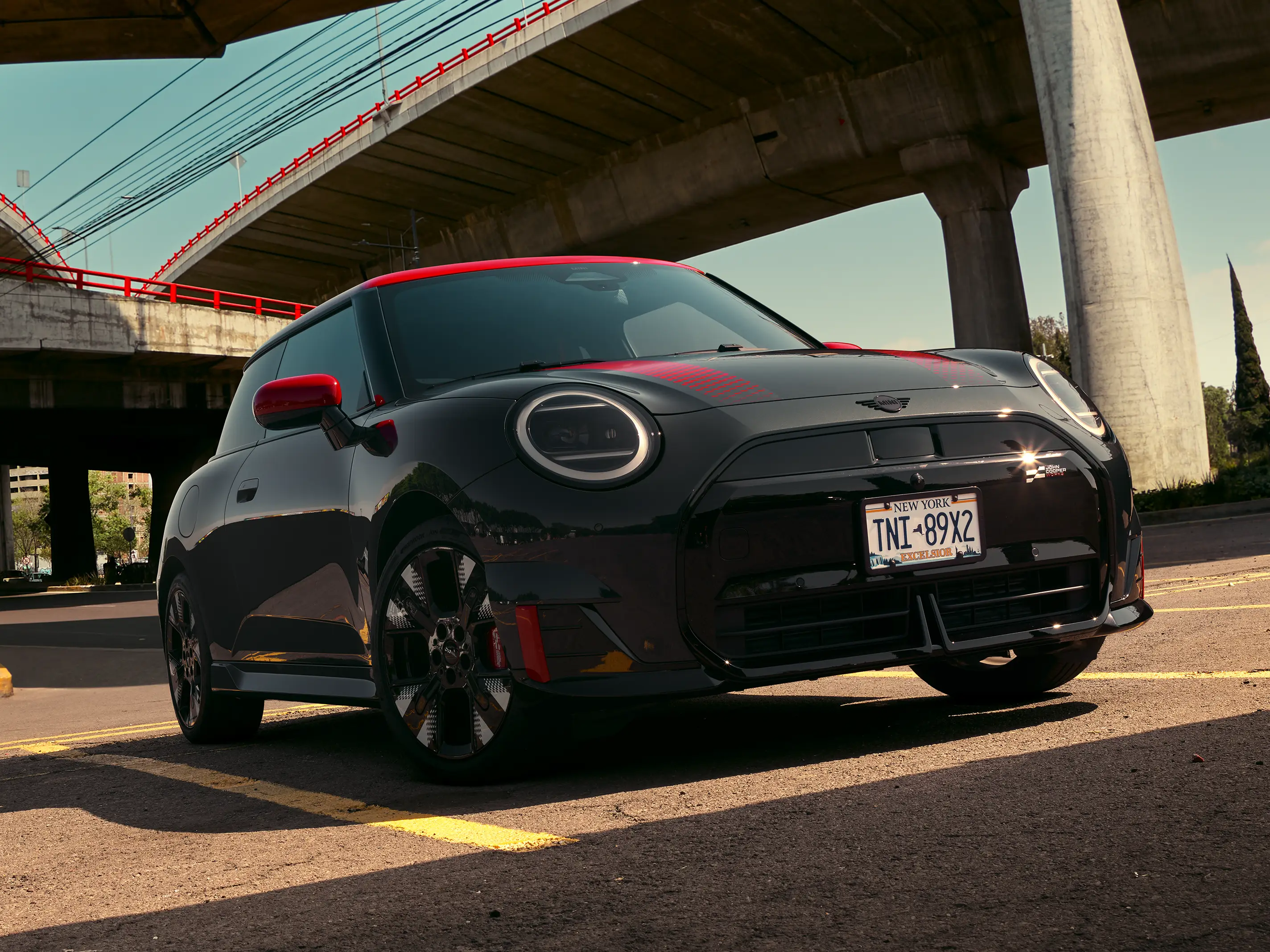 MINI John Cooper Works - J01 JCW set fra siden