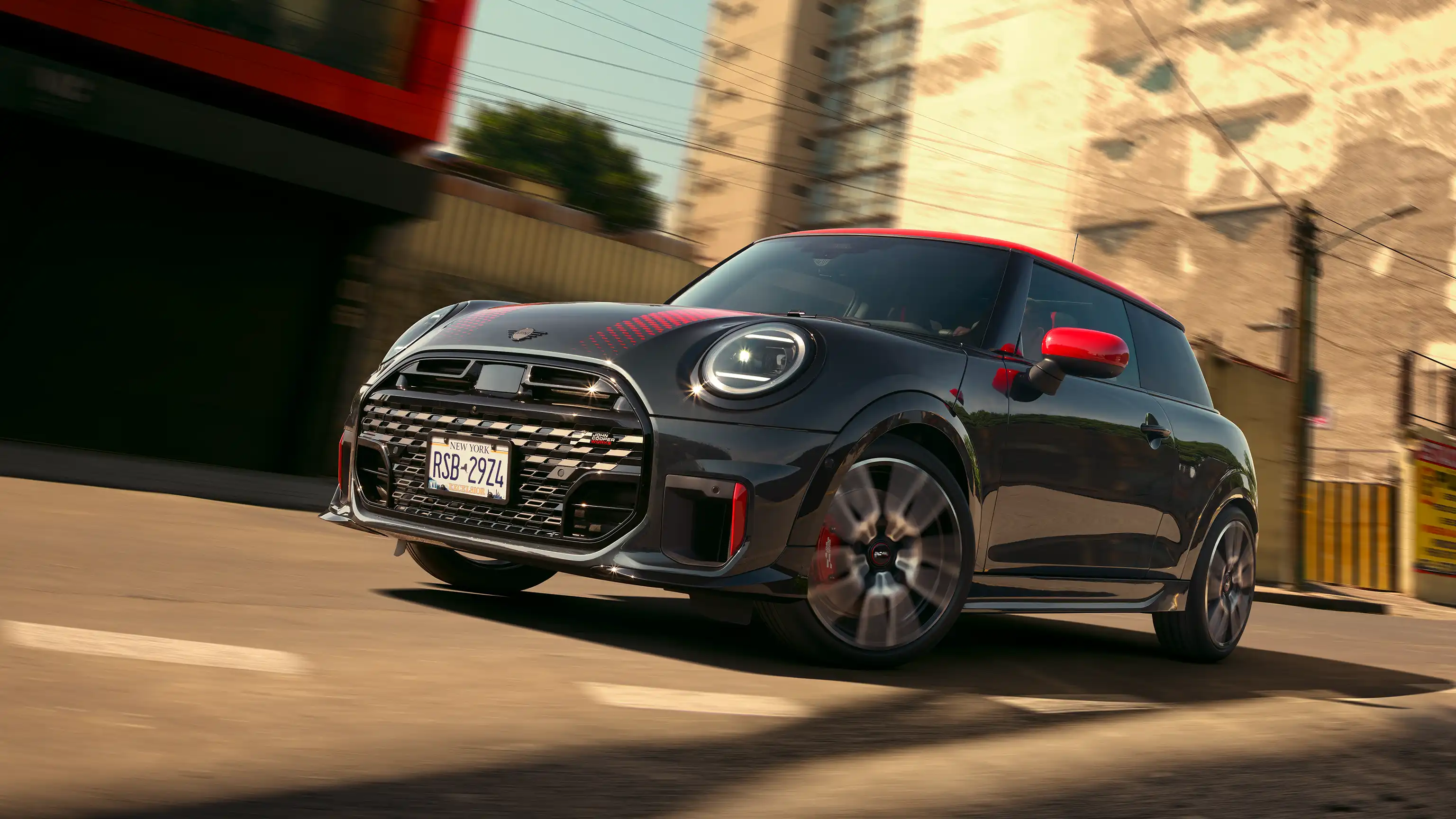 MINI John Cooper Works - F66 JCW set fra siden