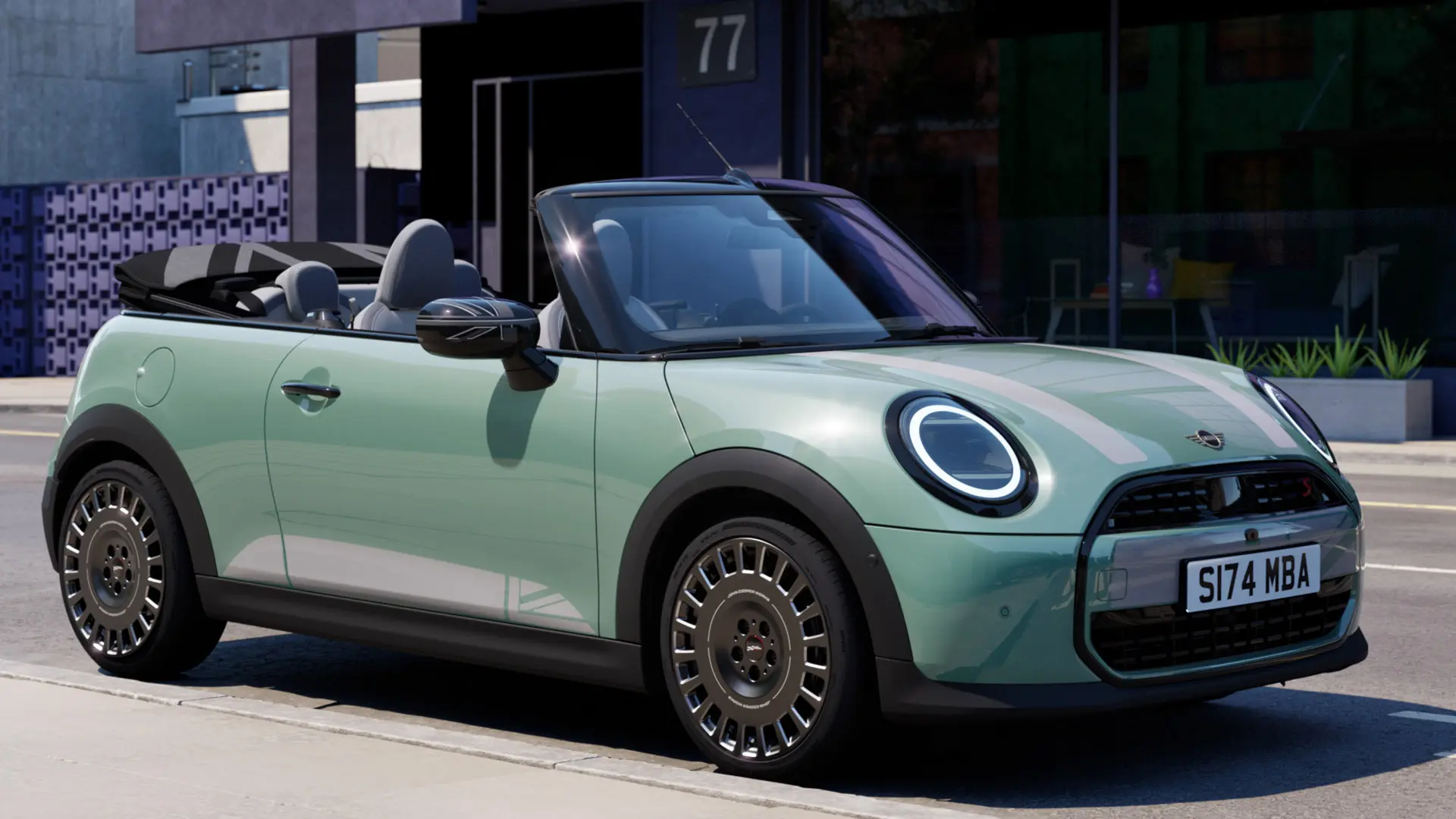 MINI Cabriolet i Ocean Wave Green set forfra med MINI Heritage-motorhjelmsfoliering i hvid. 