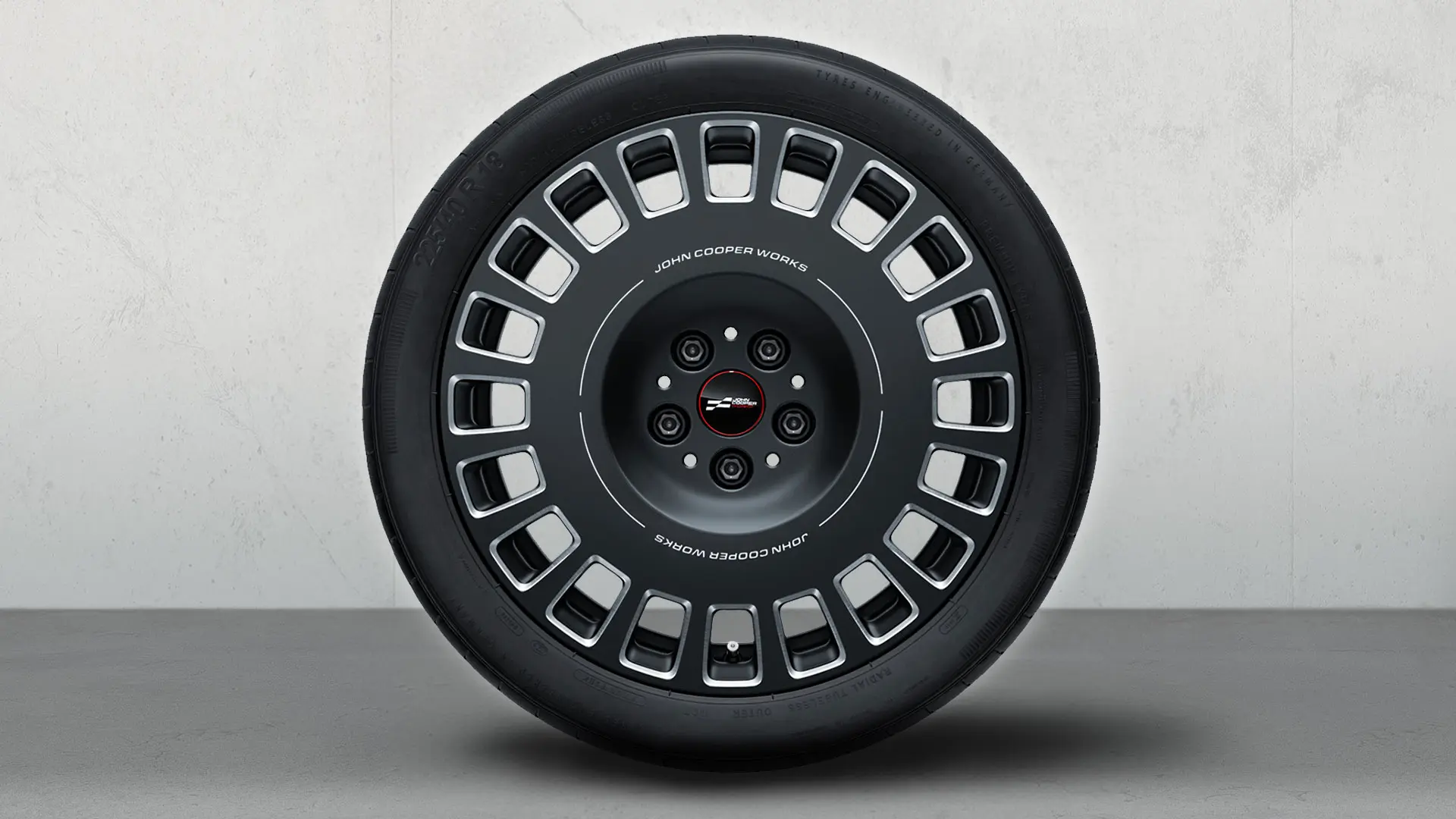 18" blankpoleret JCW alufælg med i model 992 med JCW logo, tofarvet i Frozen Midnight Grey.