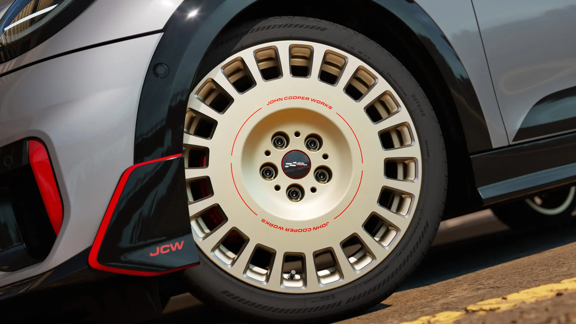 Nærbillede af detaljerne på en 18" JCW alufælg i model 964 med rally-eger i Bicolour Vibrant Silver, blankpoleret og med winglet.
