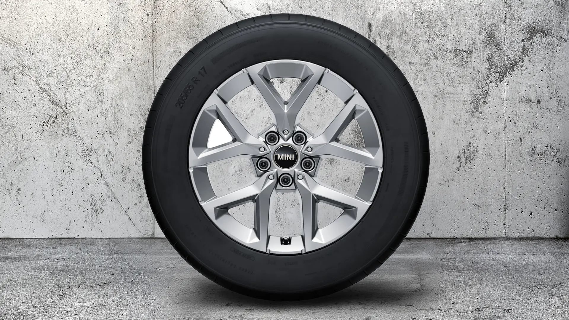 17'' FÆLGE MED Y-EGER I DESIGN 896 (REFINED SILVER).