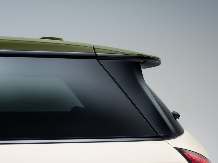 Set fra siden af MINI Paul Smith i Nottingham Green, med kontrastfarvet tag